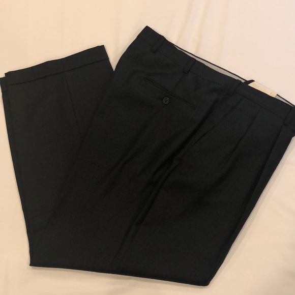 Burberry 3 button suit - Picture 6 of 8